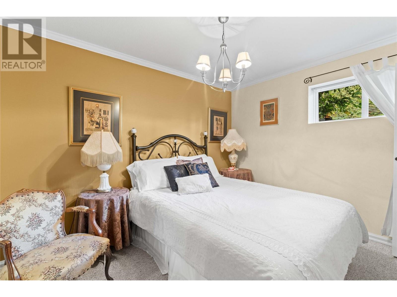 2847 Walsh Road, Sorrento, BC - Indoor Photo Showing Bedroom