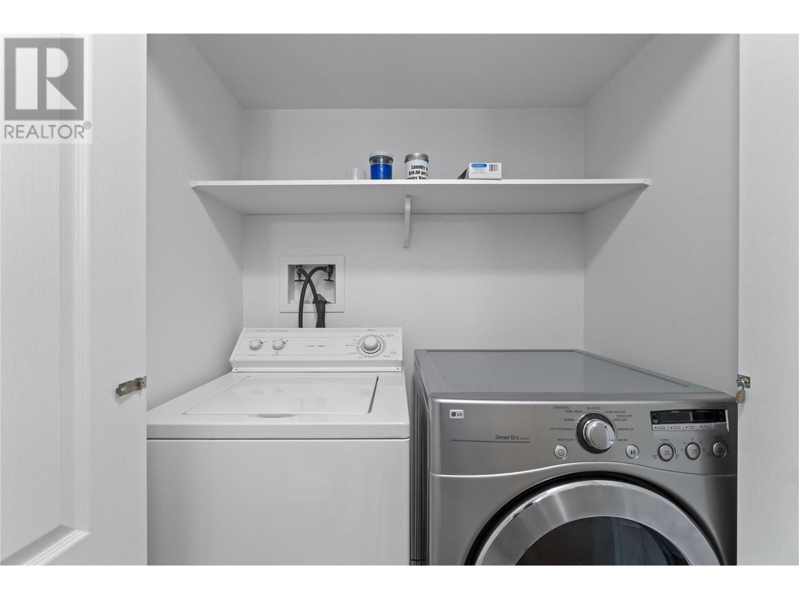 2847 Walsh Road, Sorrento, BC - Indoor Photo Showing Laundry Room