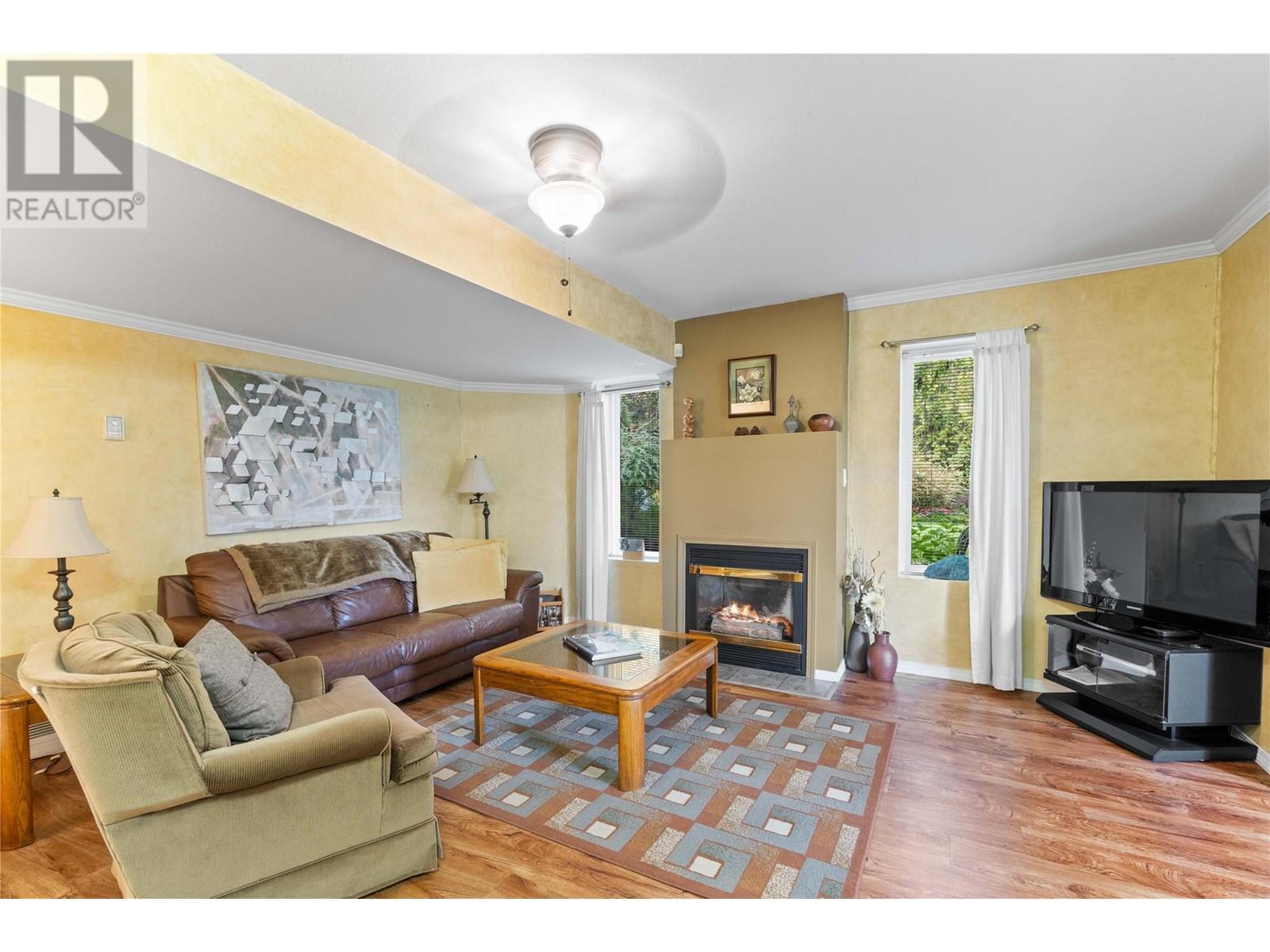 2847 Walsh Road, Sorrento, BC - Indoor Photo Showing Living Room With Fireplace