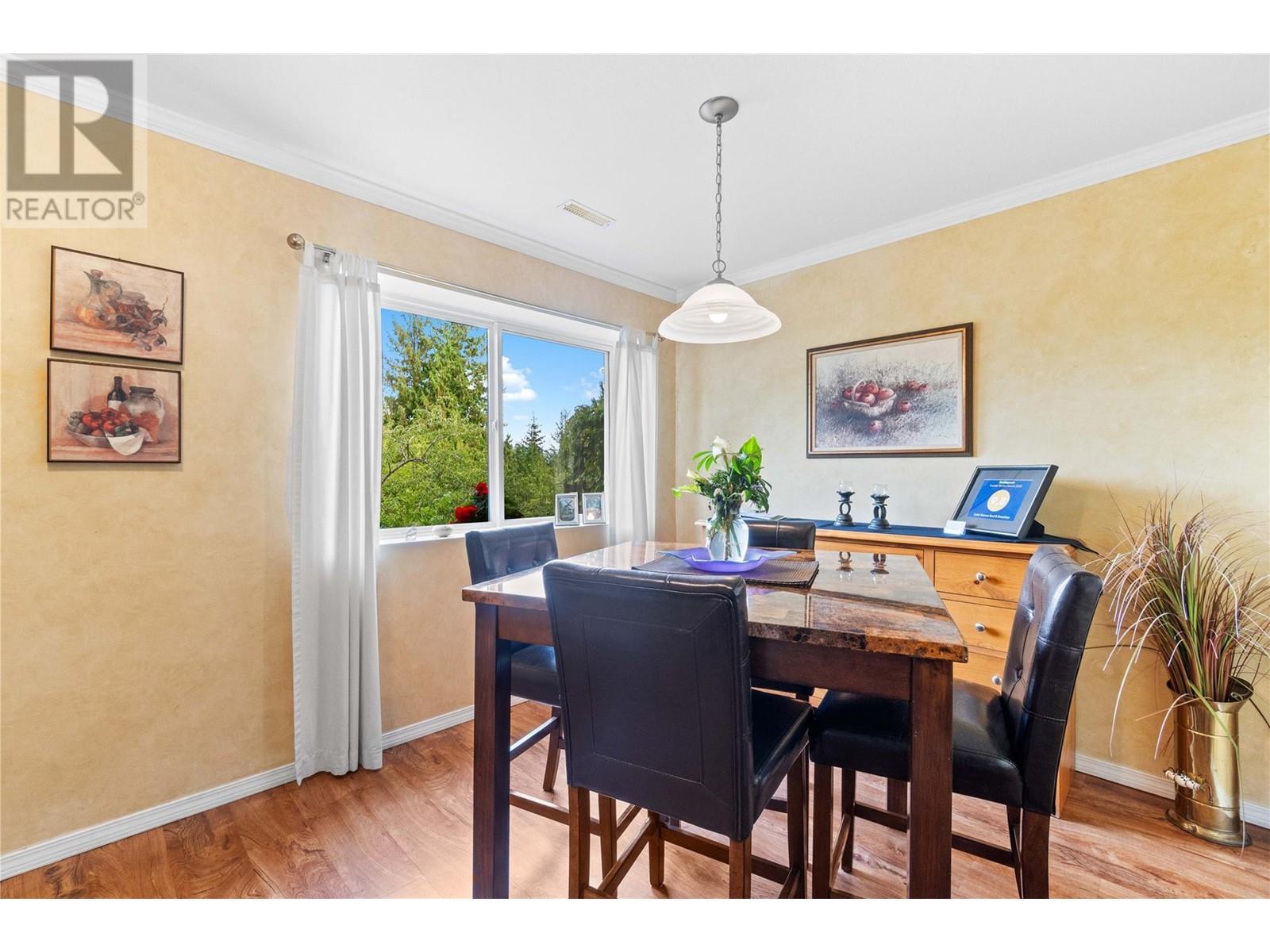 2847 Walsh Road, Sorrento, BC - Indoor Photo Showing Dining Room