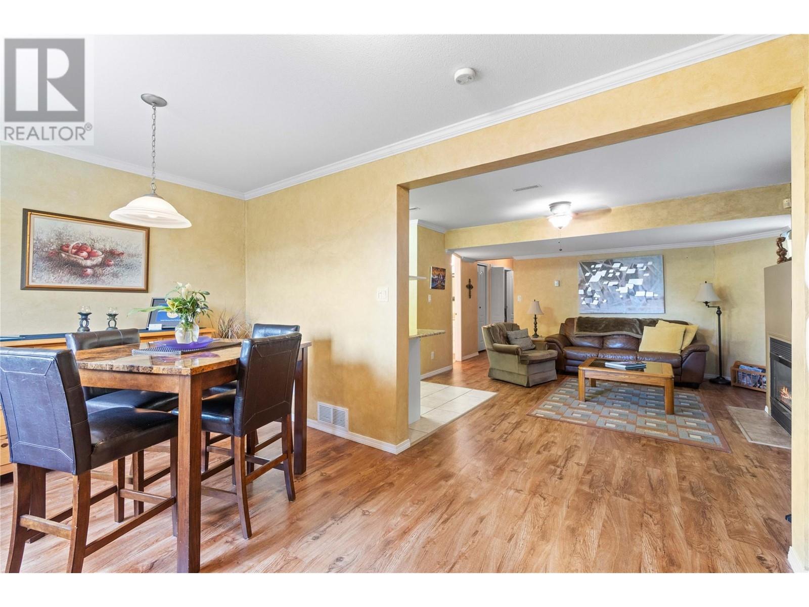 2847 Walsh Road, Sorrento, BC - Indoor Photo Showing Dining Room