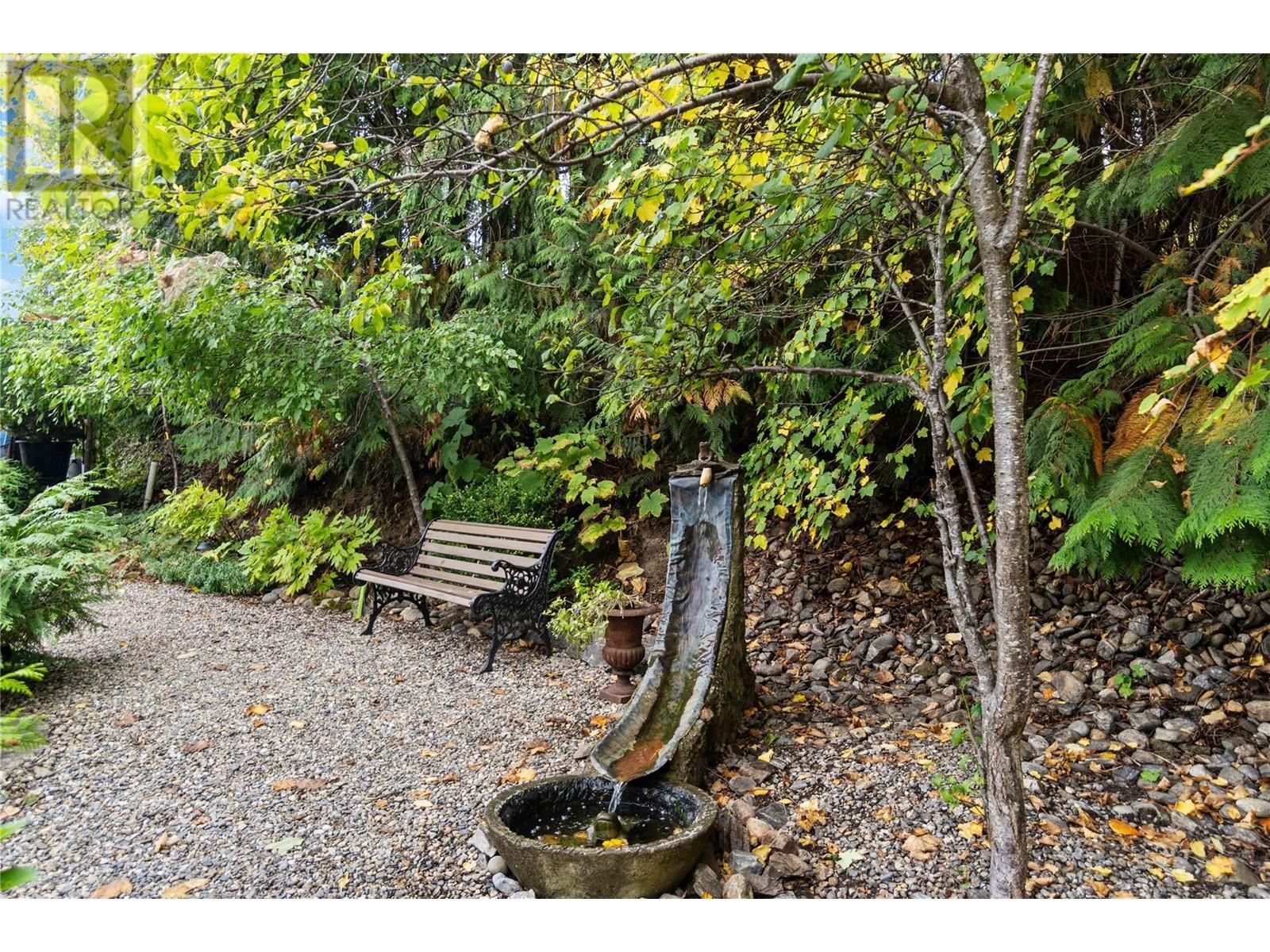 2847 Walsh Road, Sorrento, BC - Outdoor