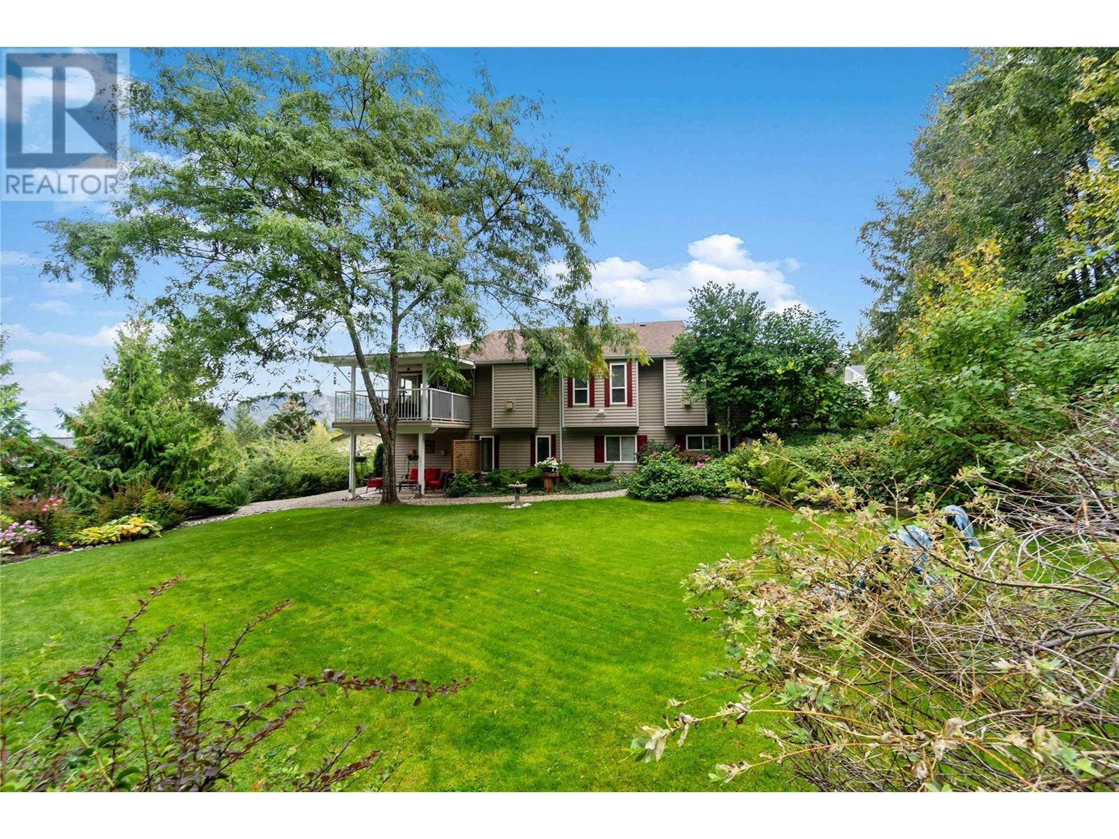 2847 Walsh Road, Sorrento, BC - Outdoor