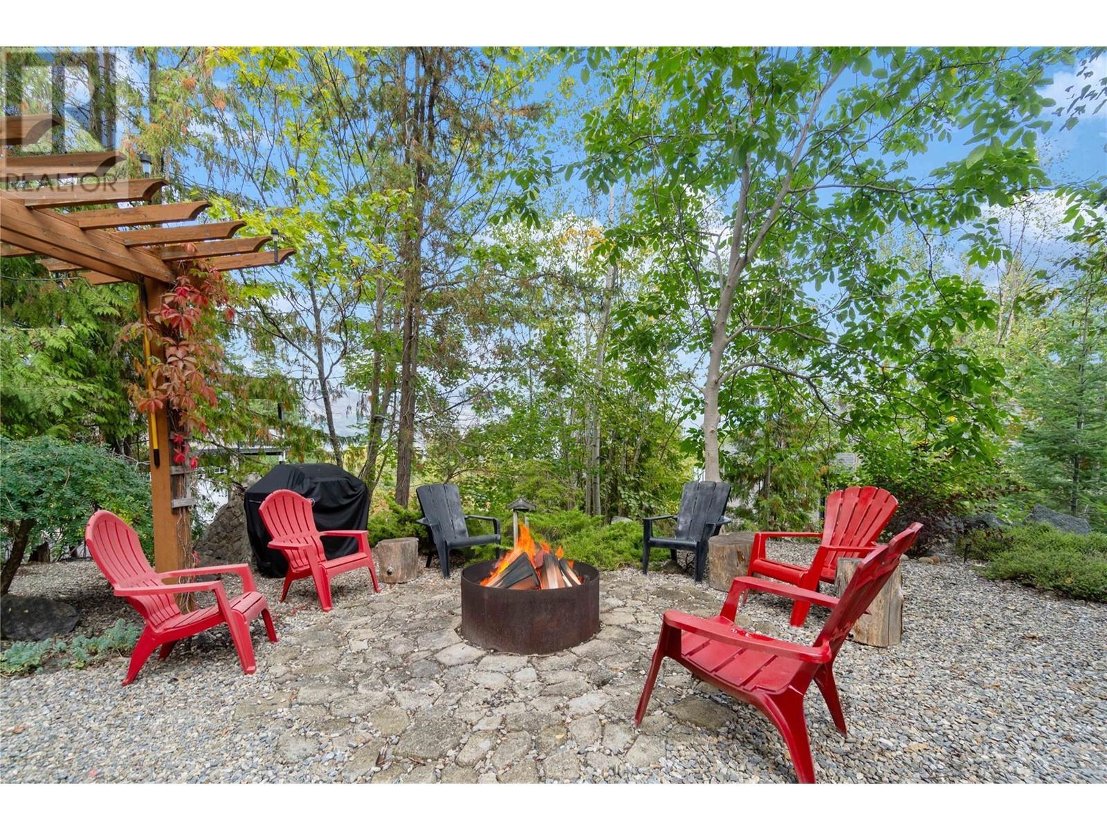 2847 Walsh Road, Sorrento, BC - Outdoor With Deck Patio Veranda With Backyard