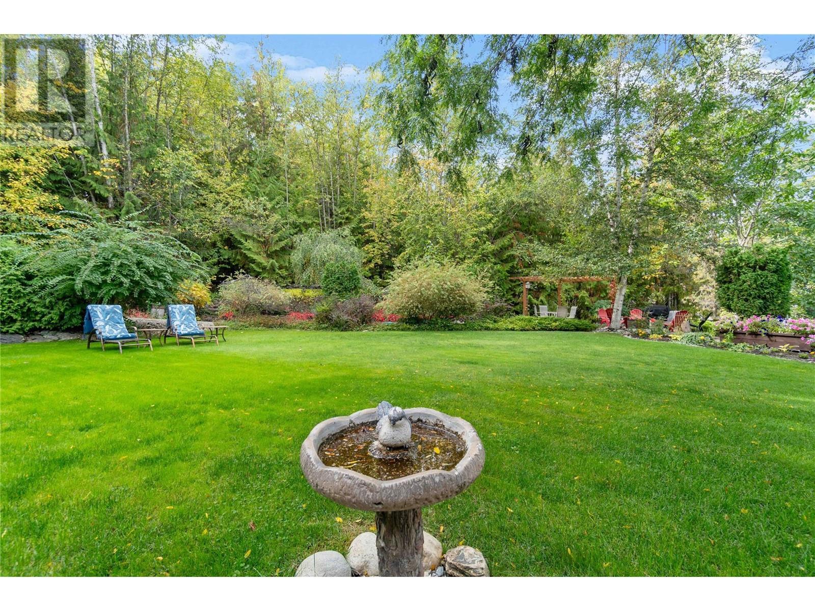 2847 Walsh Road, Sorrento, BC - Outdoor