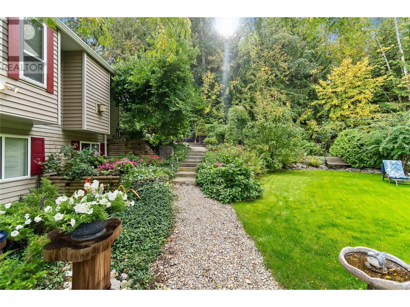 2847 Walsh Road, Sorrento, BC - Outdoor