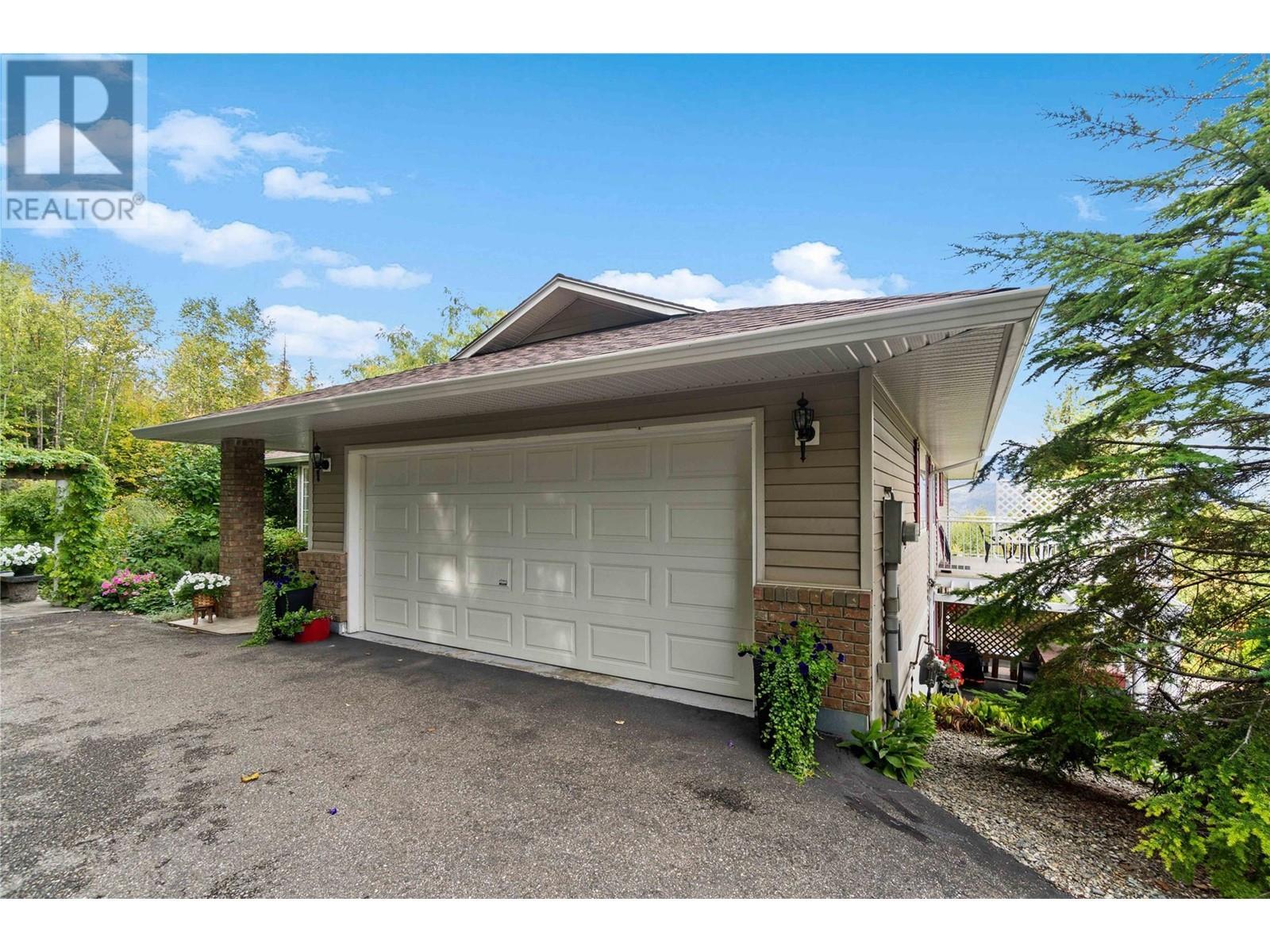 2847 Walsh Road, Sorrento, BC - Outdoor