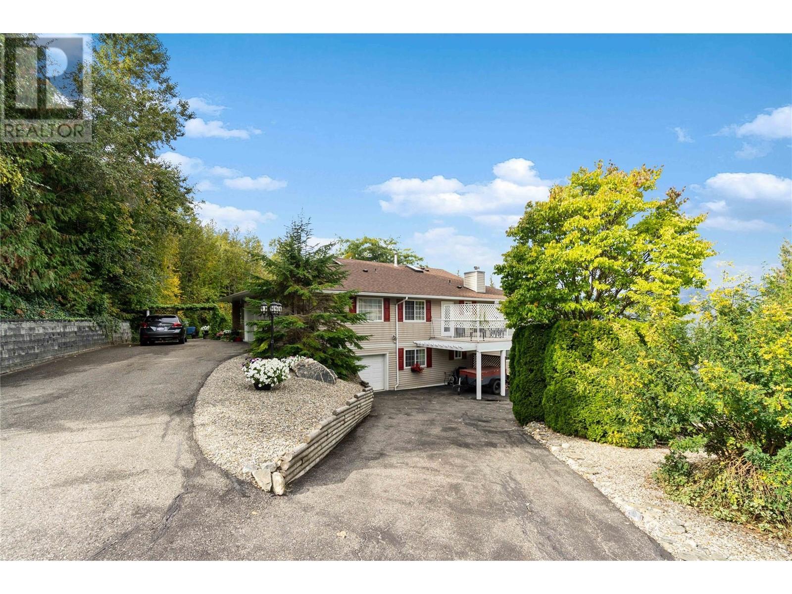 2847 Walsh Road, Sorrento, BC - Outdoor