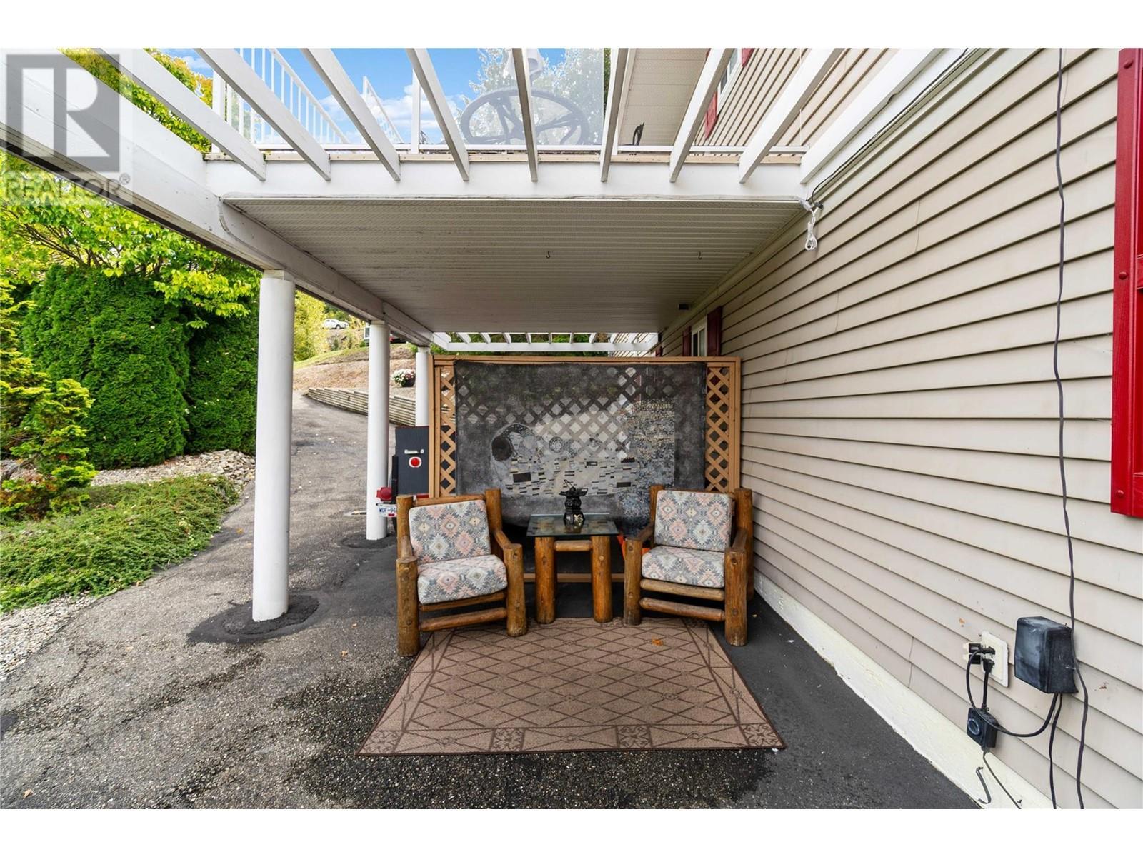 2847 Walsh Road, Sorrento, BC - Outdoor With Exterior