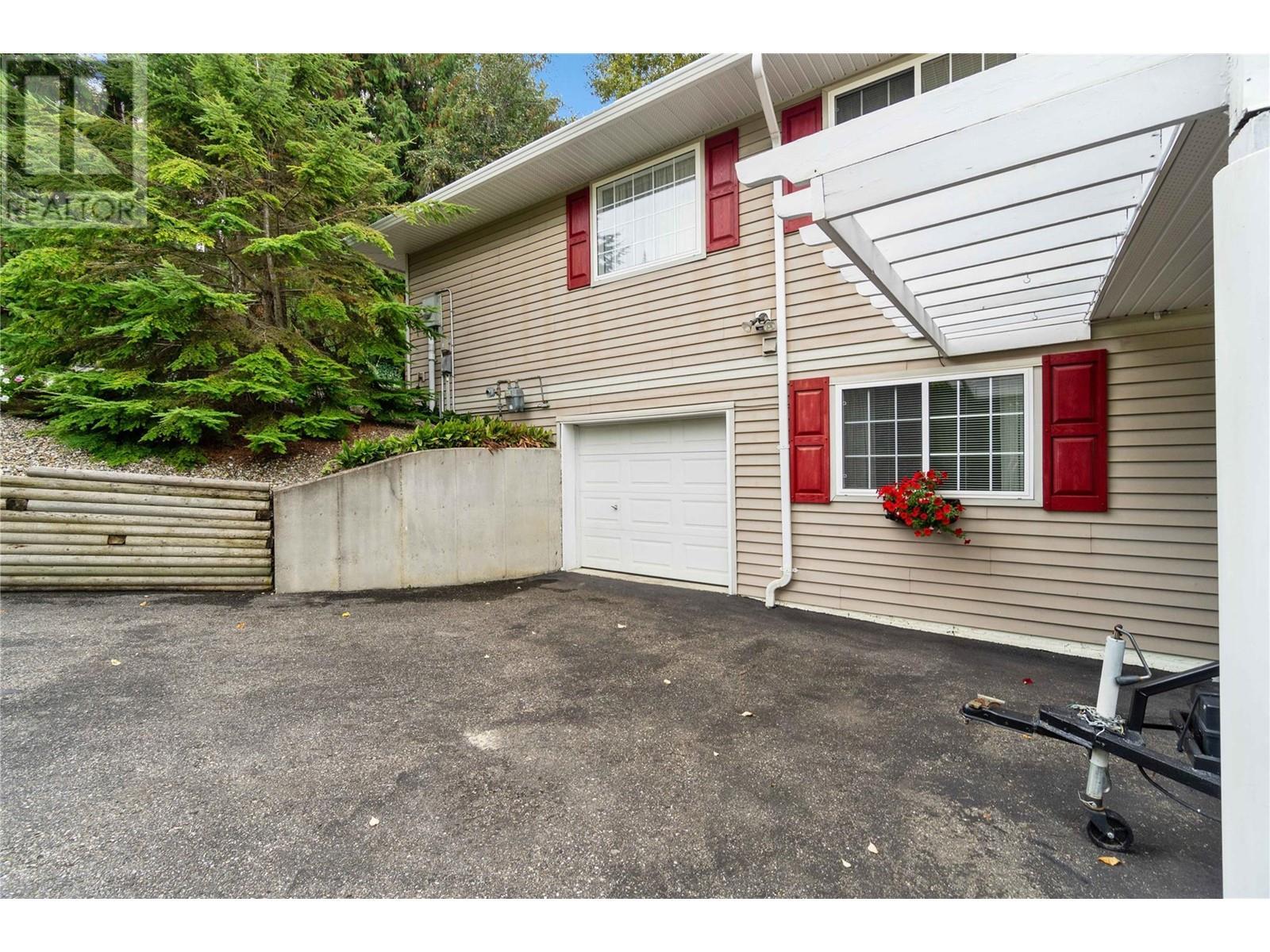 2847 Walsh Road, Sorrento, BC - Outdoor With Exterior