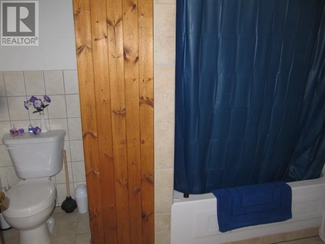 3561 Canim-Hendrix Lake Road, 100 Mile House, BC - Indoor Photo Showing Bathroom