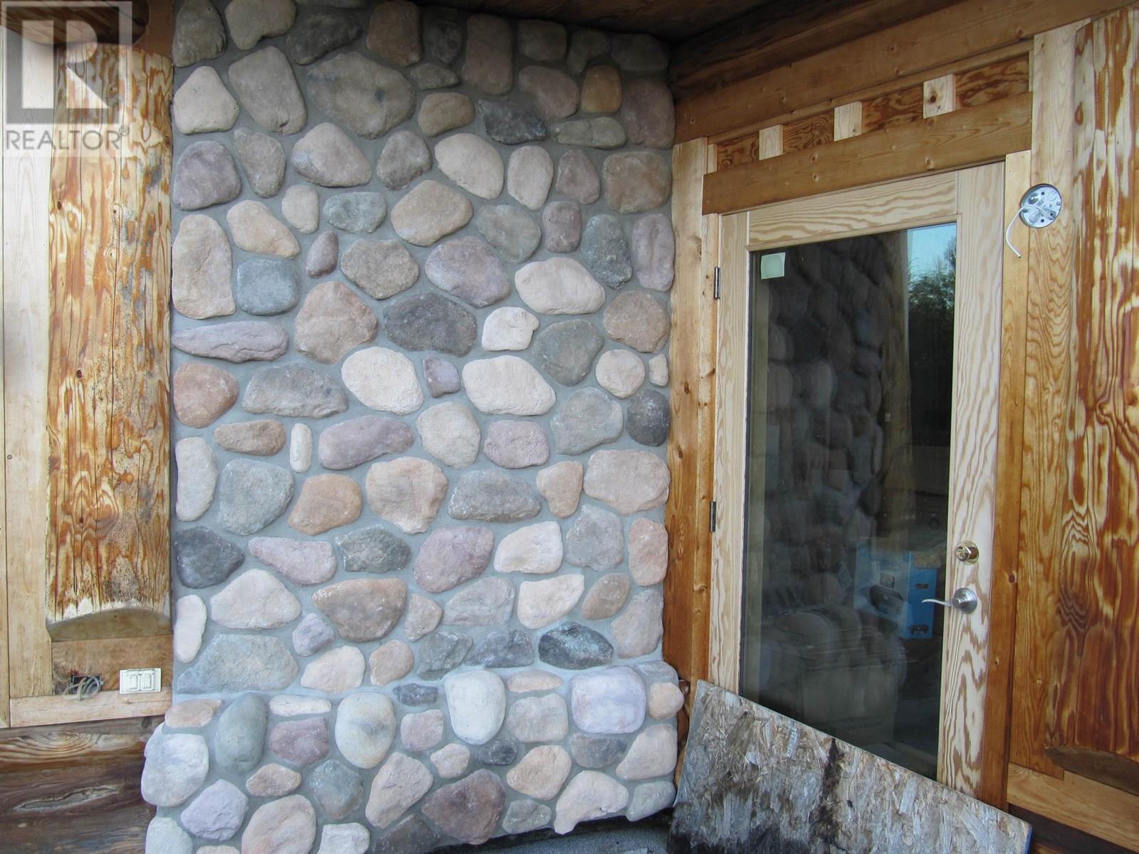 3561 Canim-Hendrix Lake Road, 100 Mile House, BC - Indoor