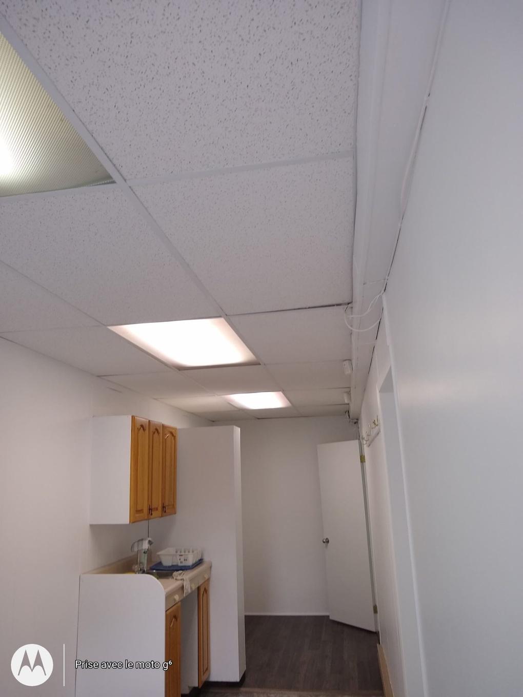 Hall - 202-7687 Rue Centrale, Montréal (Lasalle), QC - Indoor