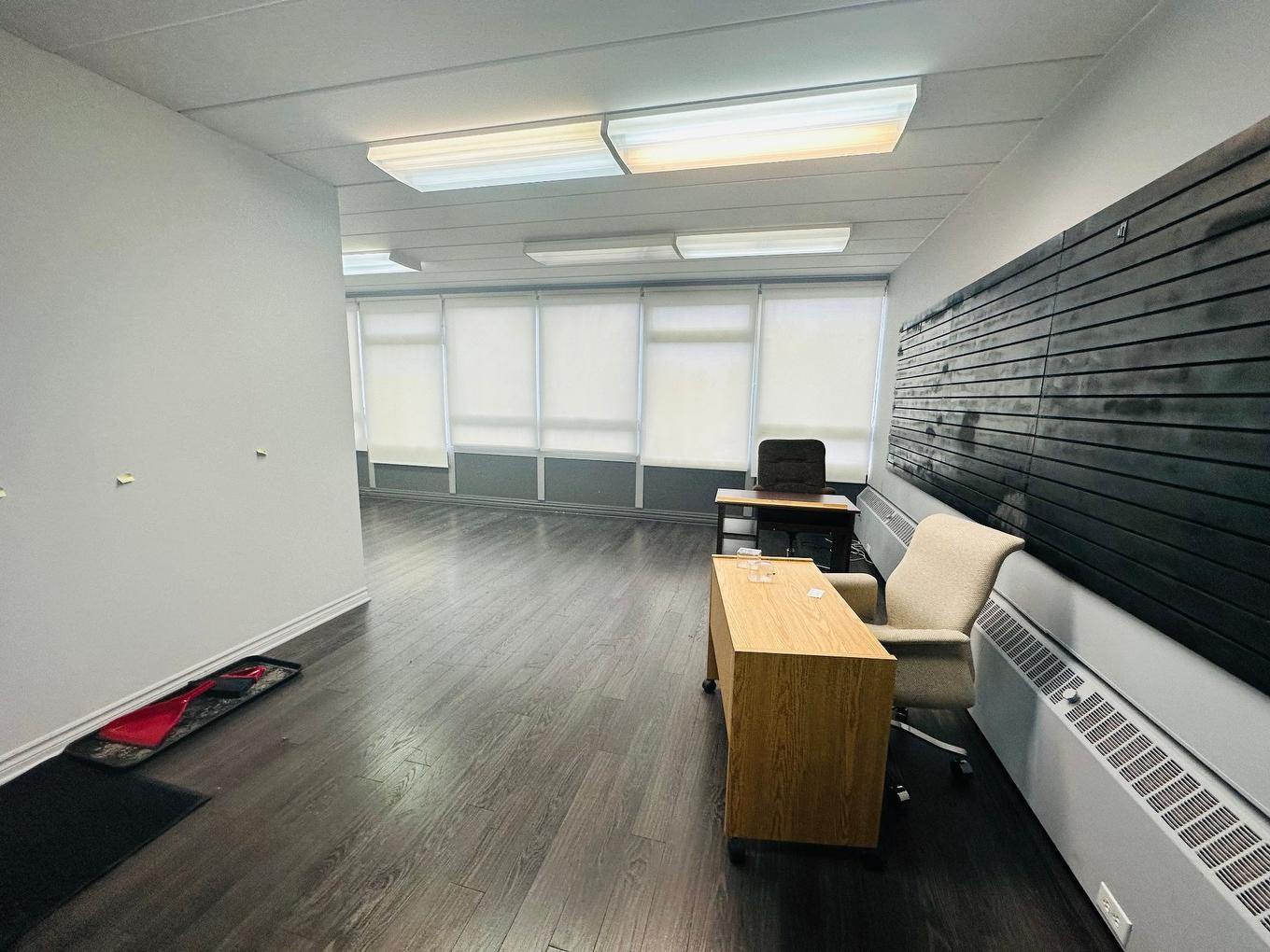 Office - 301-7687 Rue Centrale, Montréal (Lasalle), QC - Indoor Photo Showing Garage