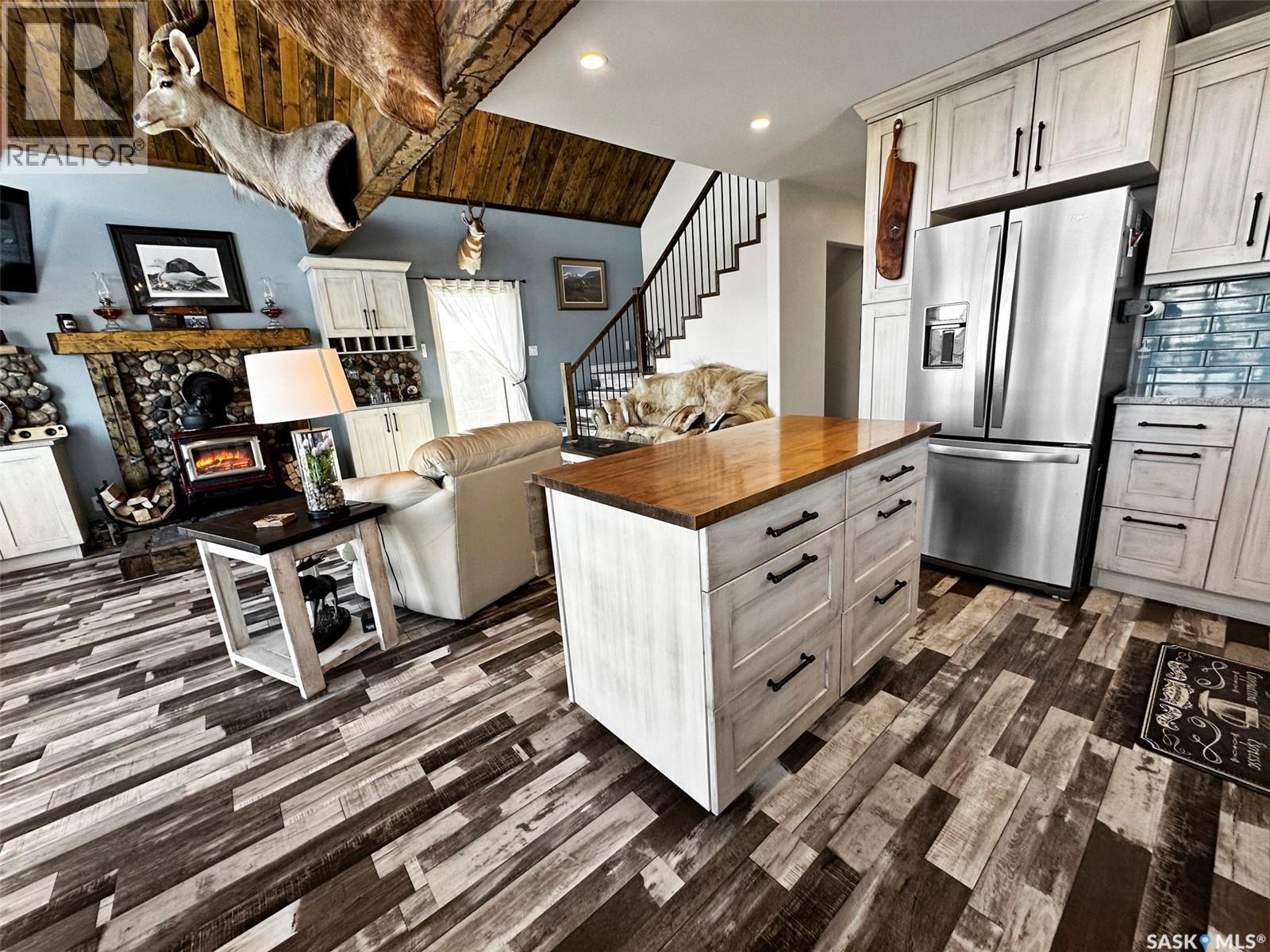 203 Hillcrest Place, Lac Pelletier Rm No. 107, SK - Indoor Photo Showing Kitchen With Stainless Steel Kitchen
