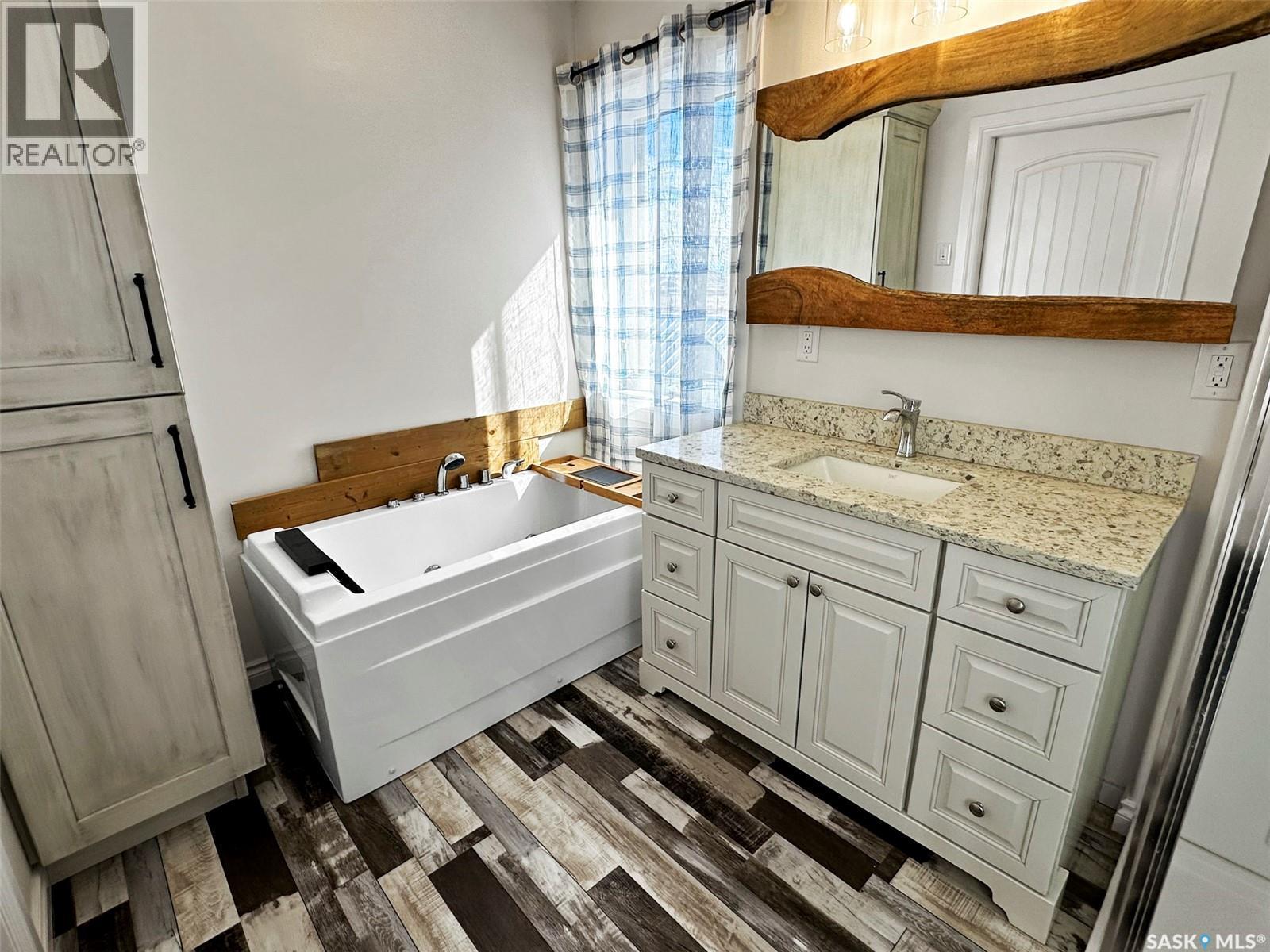 203 Hillcrest Place, Lac Pelletier Rm No. 107, SK - Indoor Photo Showing Bathroom