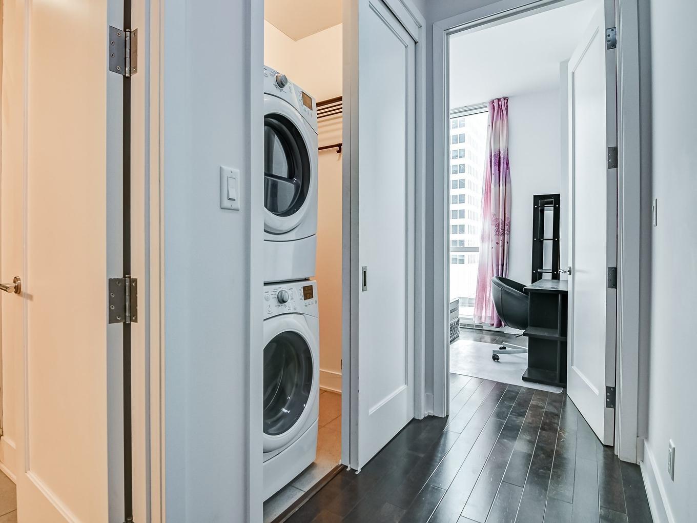 Laundry room - 704-1225 Boul. Robert-Bourassa, Montréal (Ville-Marie), QC - Indoor Photo Showing Laundry Room