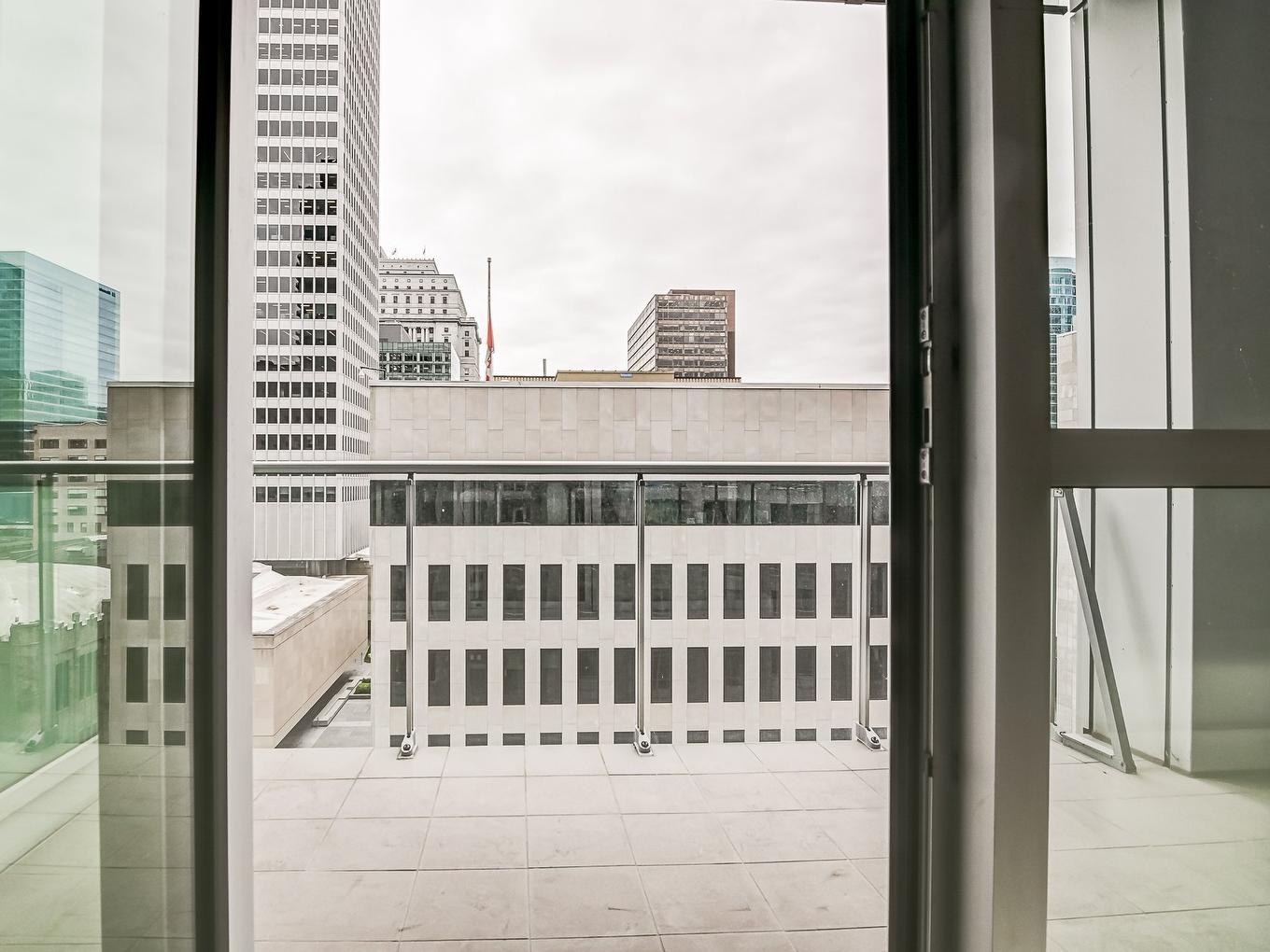 Balcony - 704-1225 Boul. Robert-Bourassa, Montréal (Ville-Marie), QC -