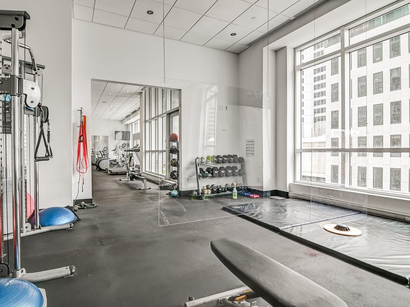 Exercise room - 704-1225 Boul. Robert-Bourassa, Montréal (Ville-Marie), QC - Indoor Photo Showing Gym Room