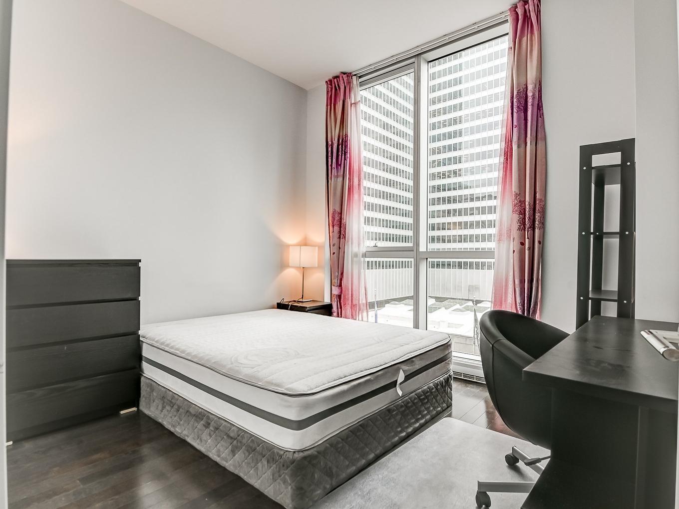 Primary bedroom - 704-1225 Boul. Robert-Bourassa, Montréal (Ville-Marie), QC - Indoor Photo Showing Bedroom