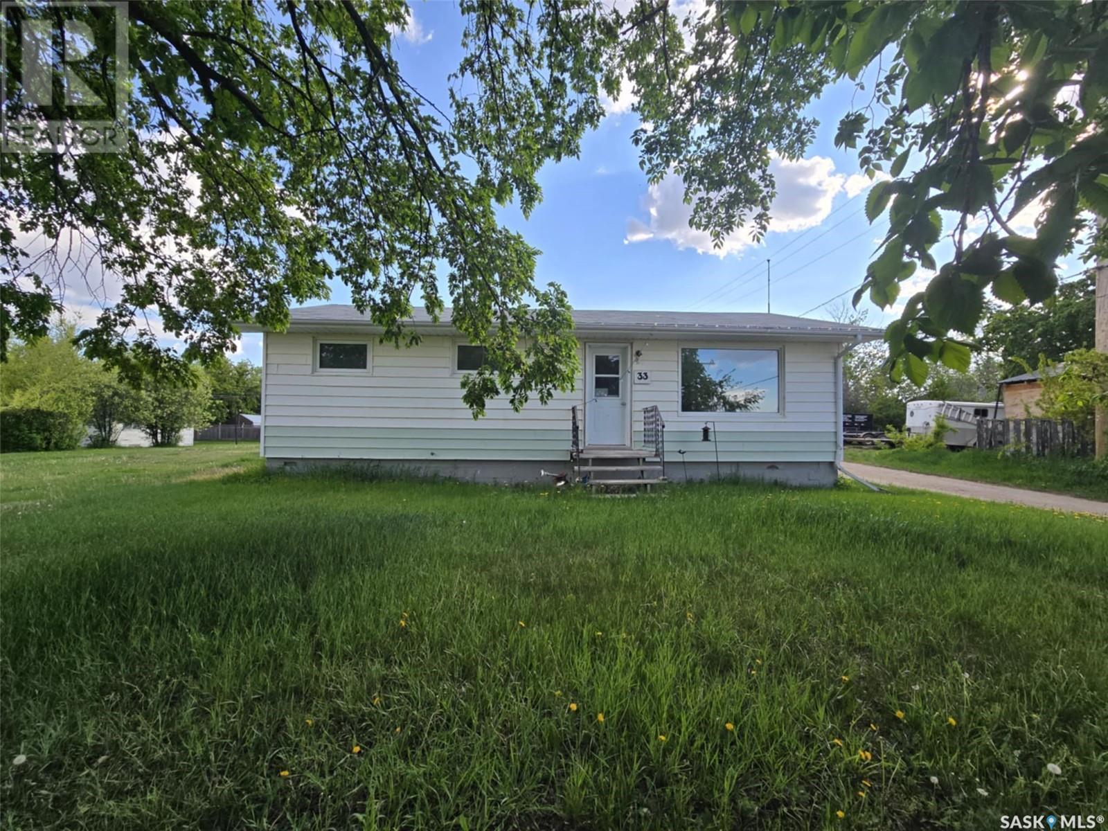 33 4Th Avenue E, Central Butte, SK - Outdoor