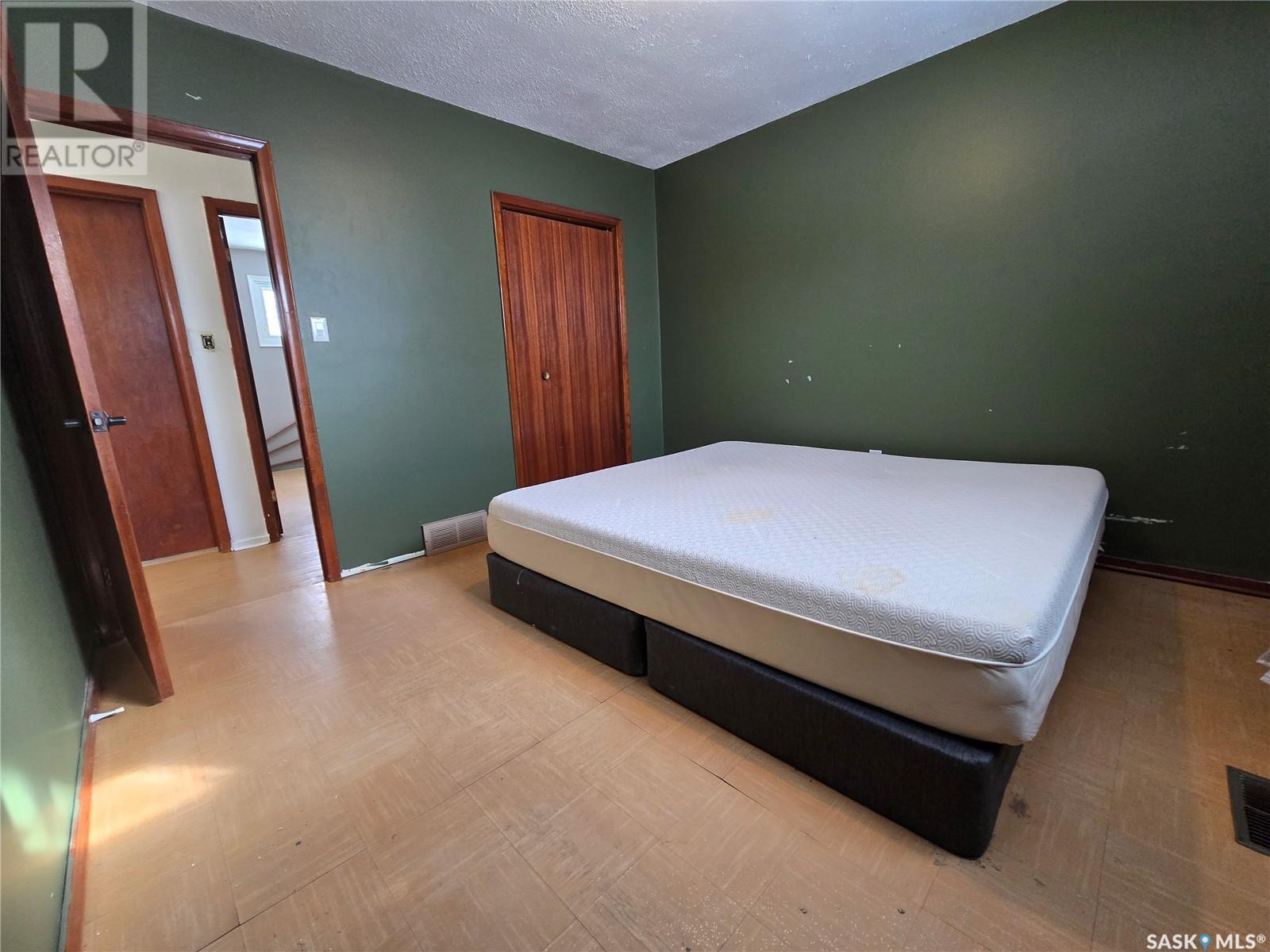 33 4Th Avenue E, Central Butte, SK - Indoor Photo Showing Bedroom