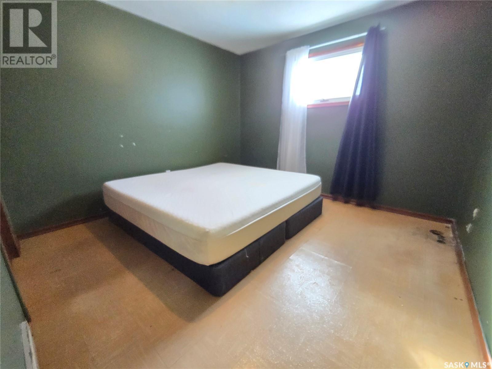 33 4Th Avenue E, Central Butte, SK - Indoor