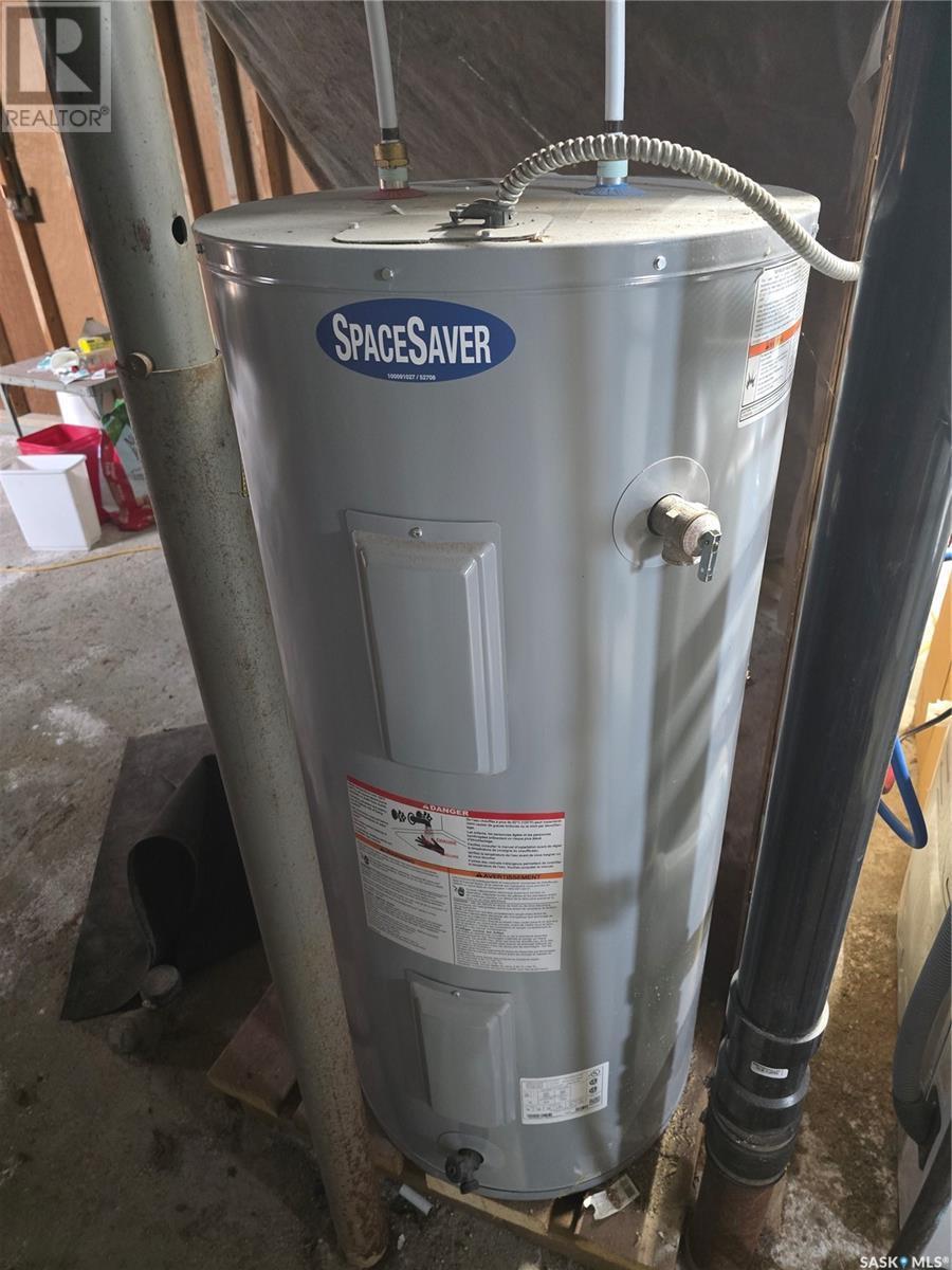 33 4Th Avenue E, Central Butte, SK - Indoor Photo Showing Basement