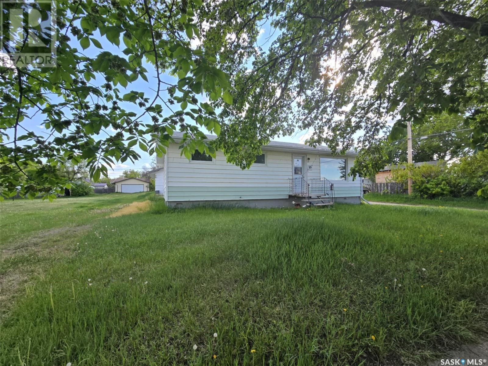33 4Th Avenue E, Central Butte, SK - Outdoor