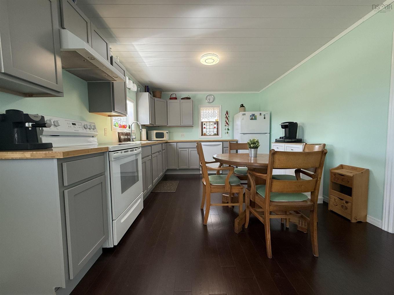 3524 Eastern Avenue, Parrsboro, NS