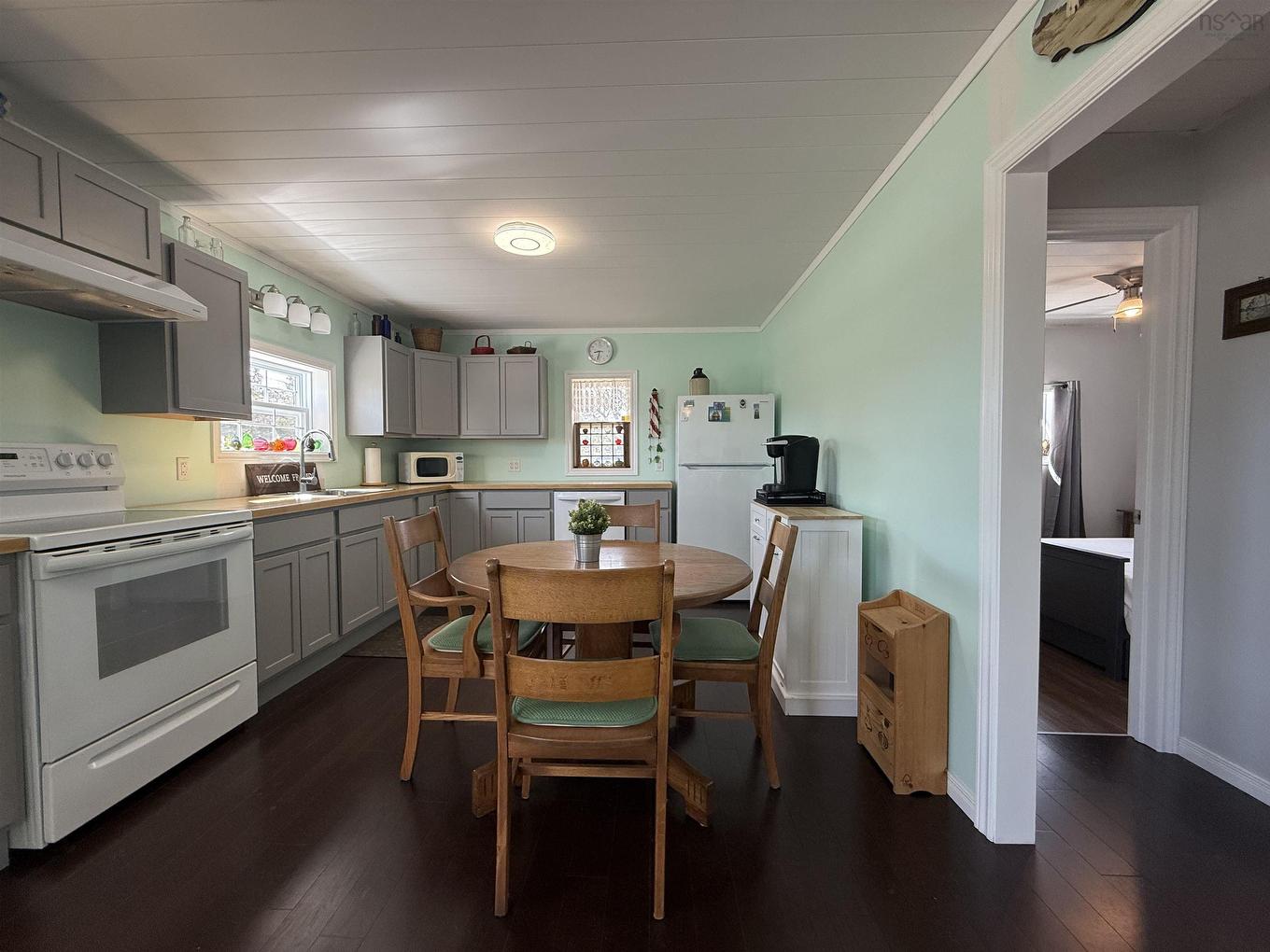 3524 Eastern Avenue, Parrsboro, NS