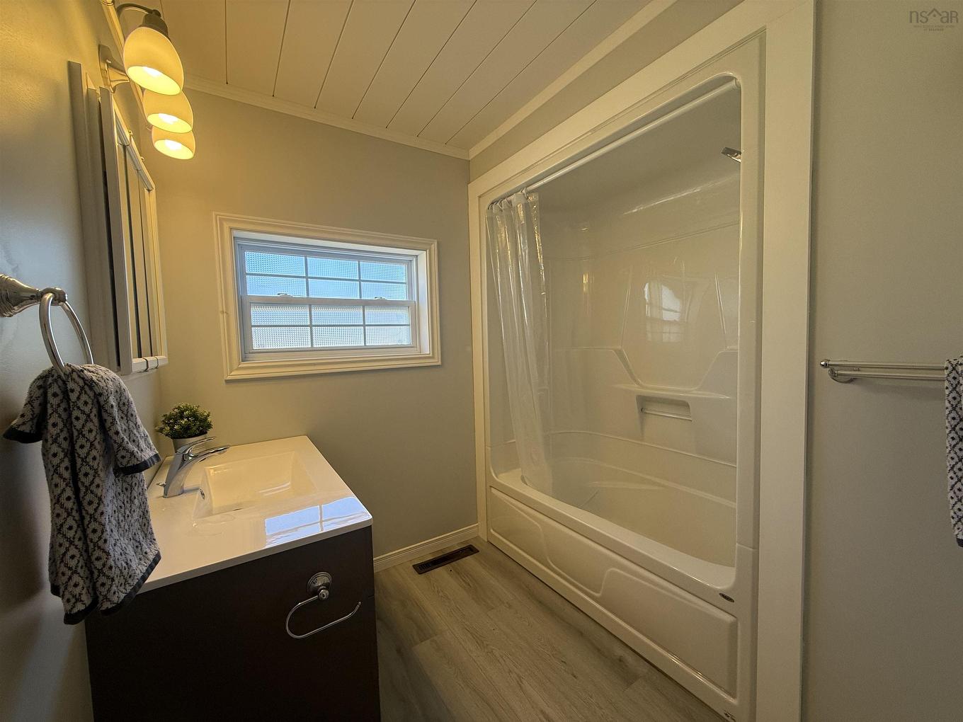 3524 Eastern Avenue, Parrsboro, NS