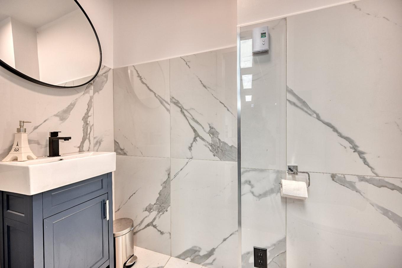 Powder room - 646 Ch. Du Village, Morin-Heights, QC - Indoor Photo Showing Bathroom