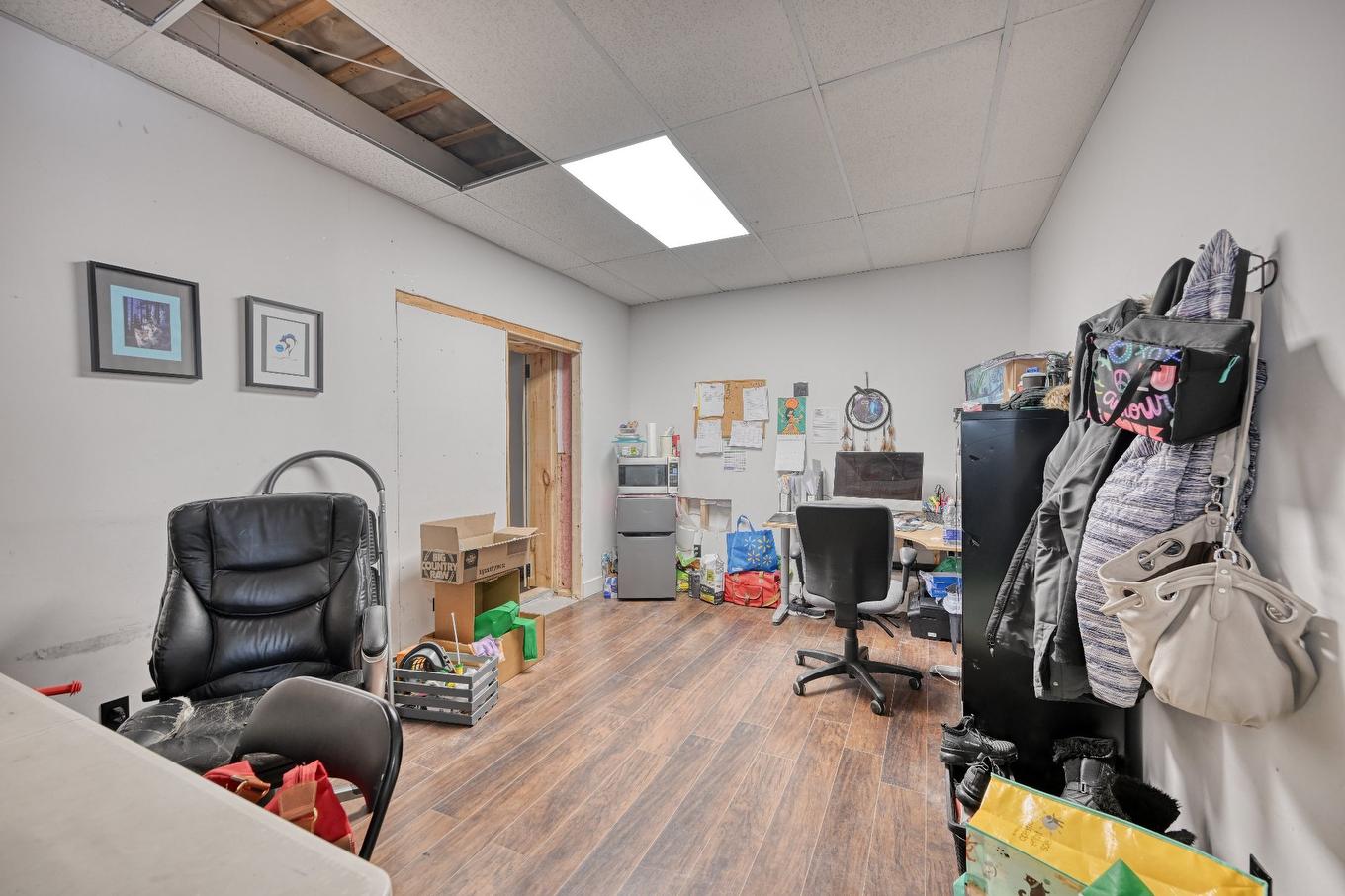 Commerce - 646 Ch. Du Village, Morin-Heights, QC - Indoor