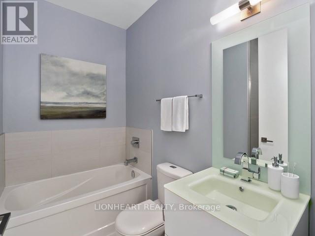 605 - 111 St Clair Avenue W, Toronto, ON - Indoor Photo Showing Bathroom