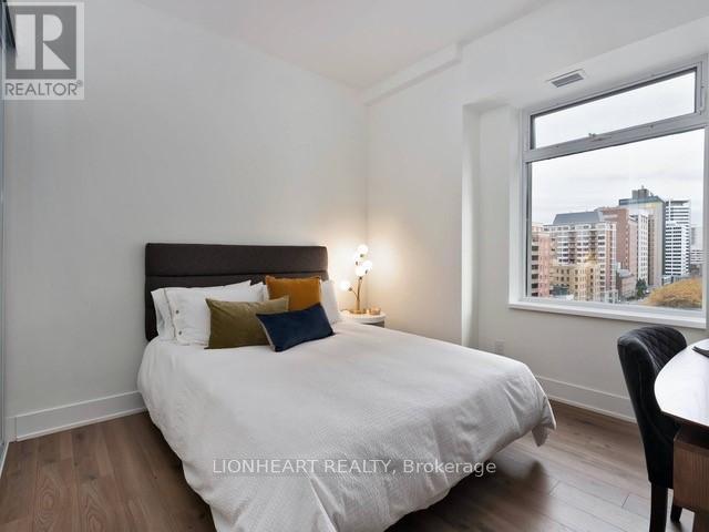 605 - 111 St Clair Avenue W, Toronto, ON - Indoor Photo Showing Bedroom