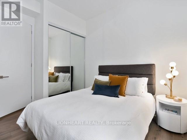 605 - 111 St Clair Avenue W, Toronto, ON - Indoor Photo Showing Bedroom