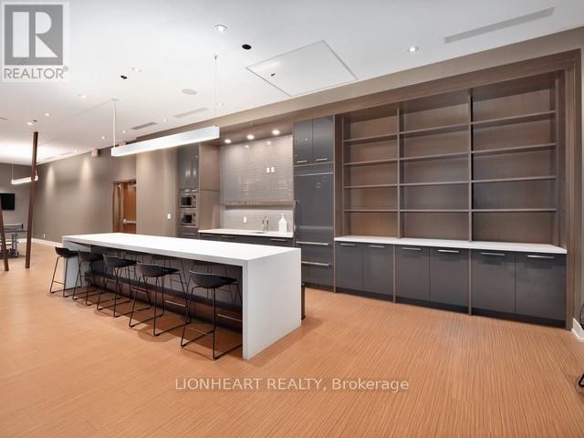 605 - 111 St Clair Avenue W, Toronto, ON - Indoor