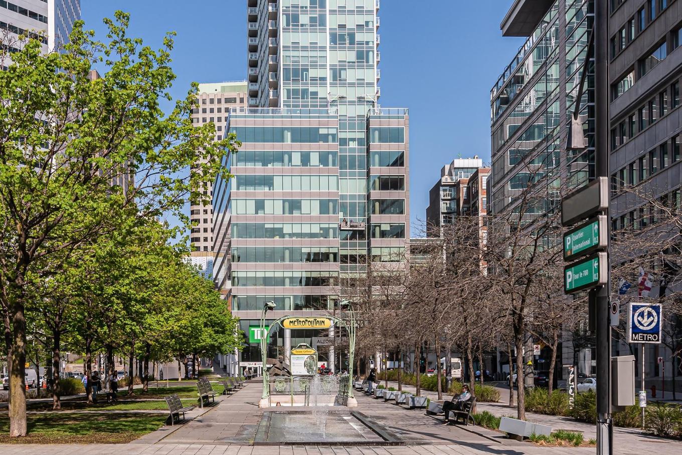 Street - 2003-628 Rue St-Jacques, Montréal (Ville-Marie), QC - Outdoor With Facade