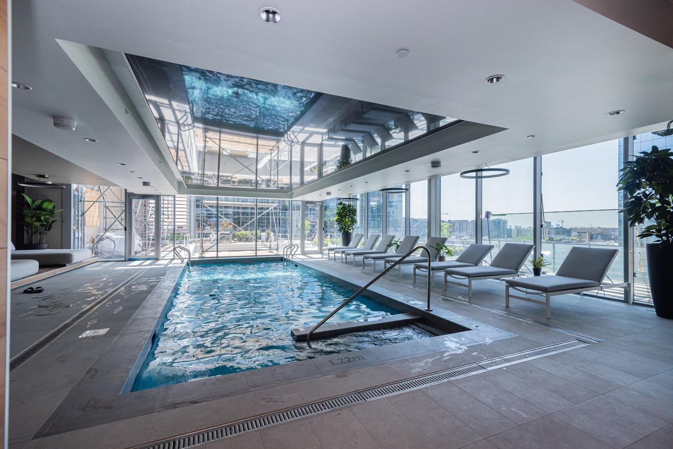 Piscine - 2708-720 Rue St-Jacques, Montréal (Ville-Marie), QC - Indoor Photo Showing Other Room With In Ground Pool