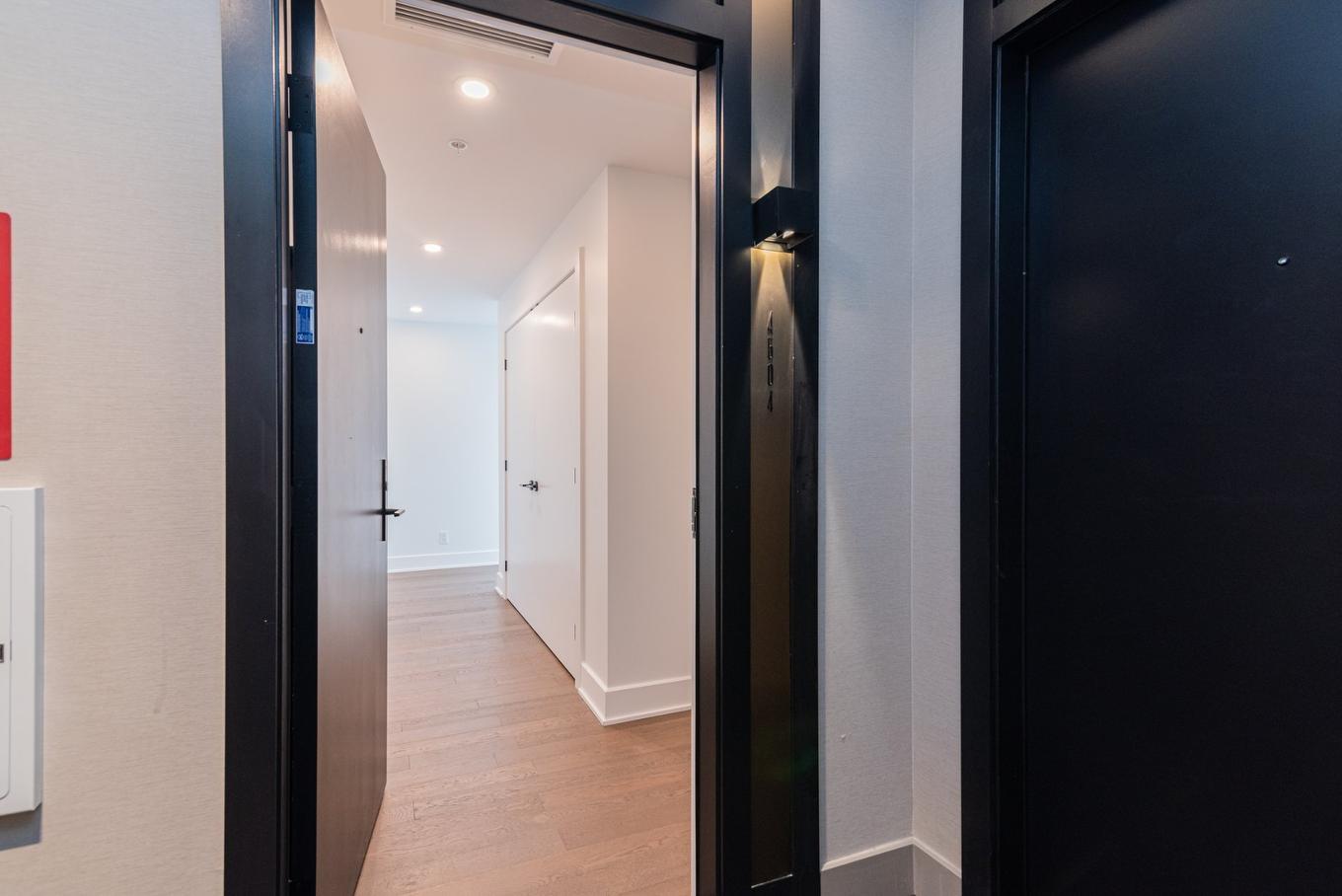 Hall - 1904-720 Rue St-Jacques, Montréal (Ville-Marie), QC - Indoor Photo Showing Other Room