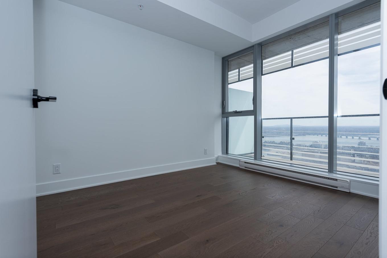 Chambre à coucher - 2906-720 Rue St-Jacques, Montréal (Ville-Marie), QC - Indoor Photo Showing Other Room