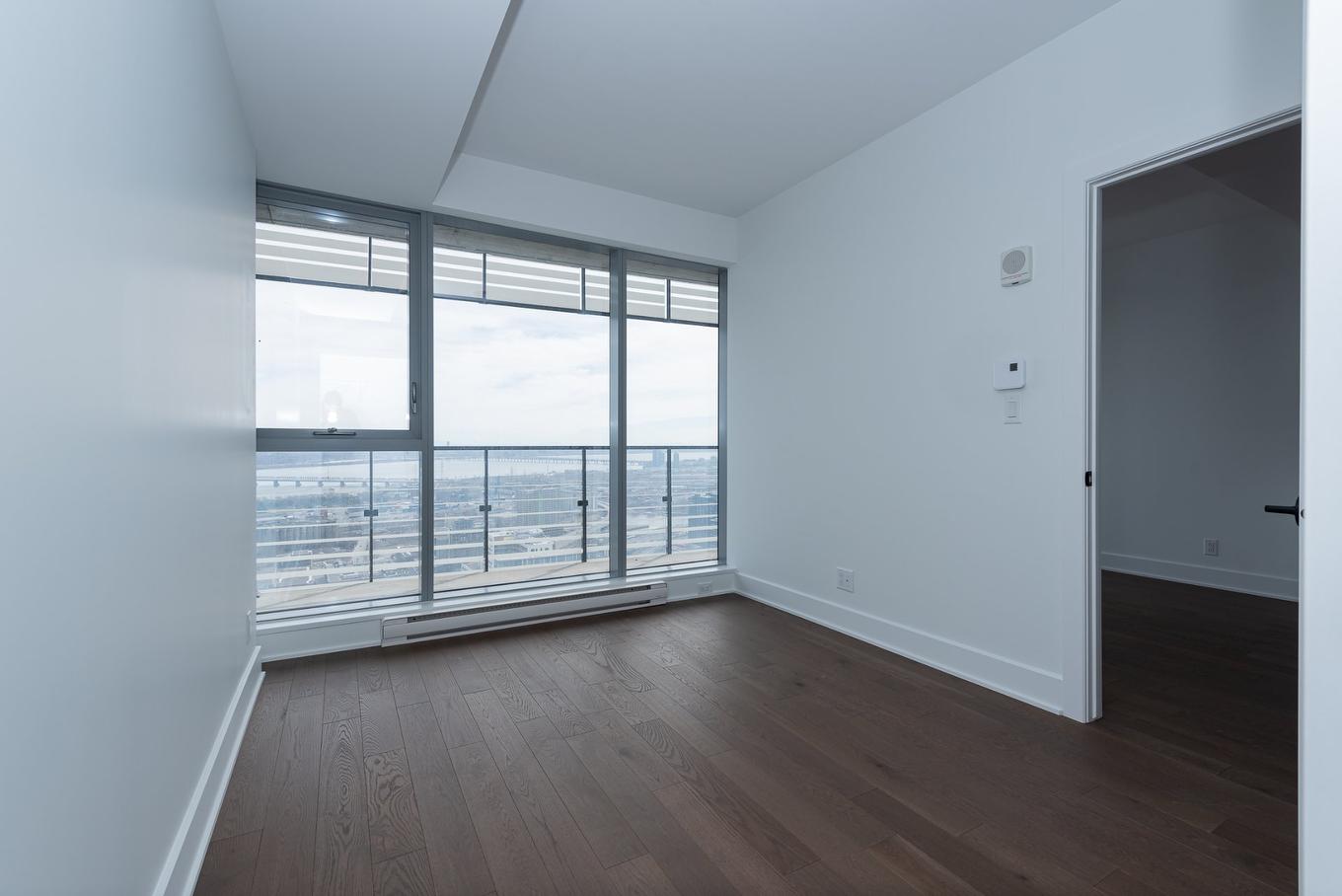 Chambre à coucher - 2906-720 Rue St-Jacques, Montréal (Ville-Marie), QC - Indoor Photo Showing Other Room