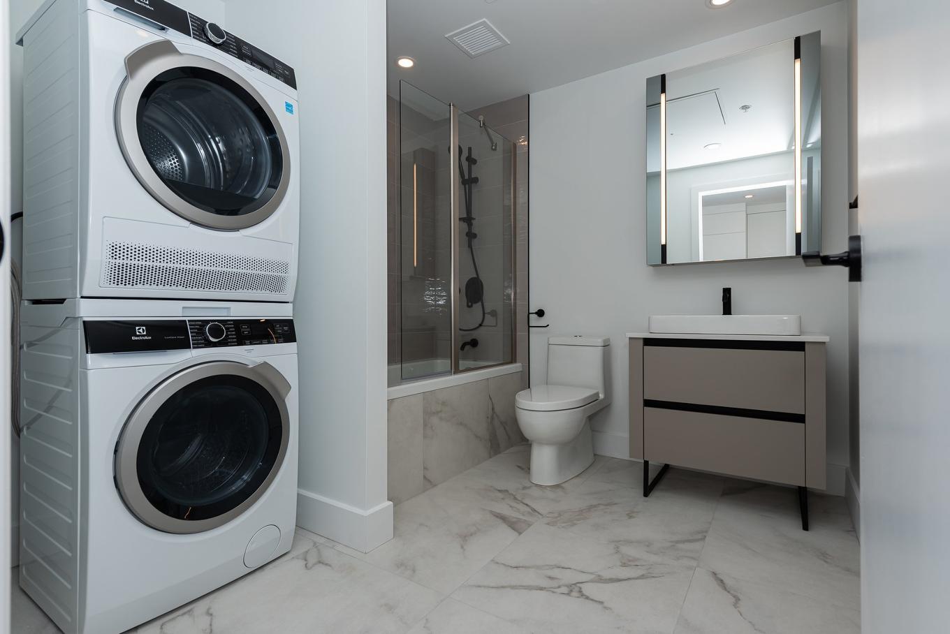 Salle de bains - 2906-720 Rue St-Jacques, Montréal (Ville-Marie), QC - Indoor Photo Showing Laundry Room