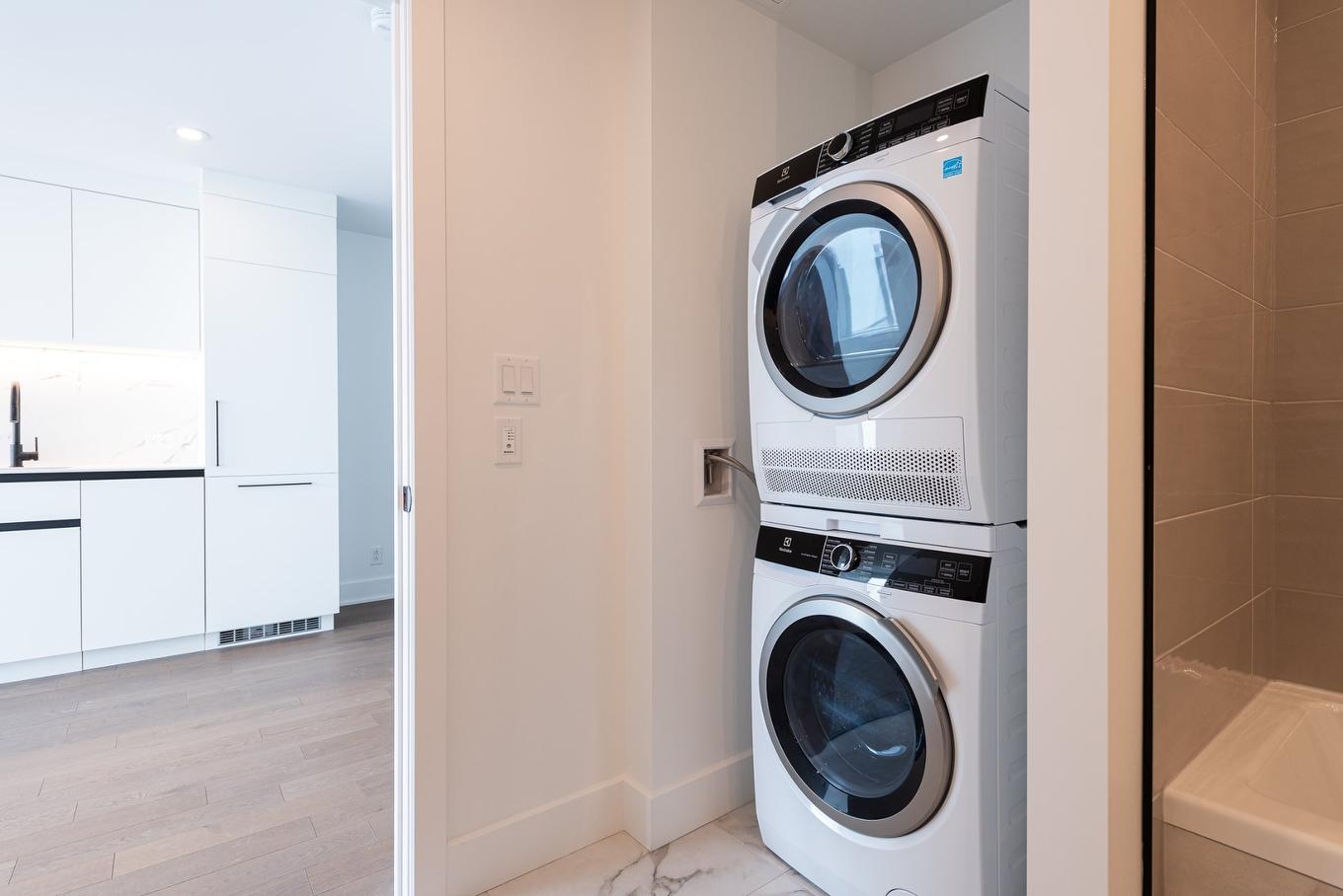 Salle de lavage - 2906-720 Rue St-Jacques, Montréal (Ville-Marie), QC - Indoor Photo Showing Laundry Room