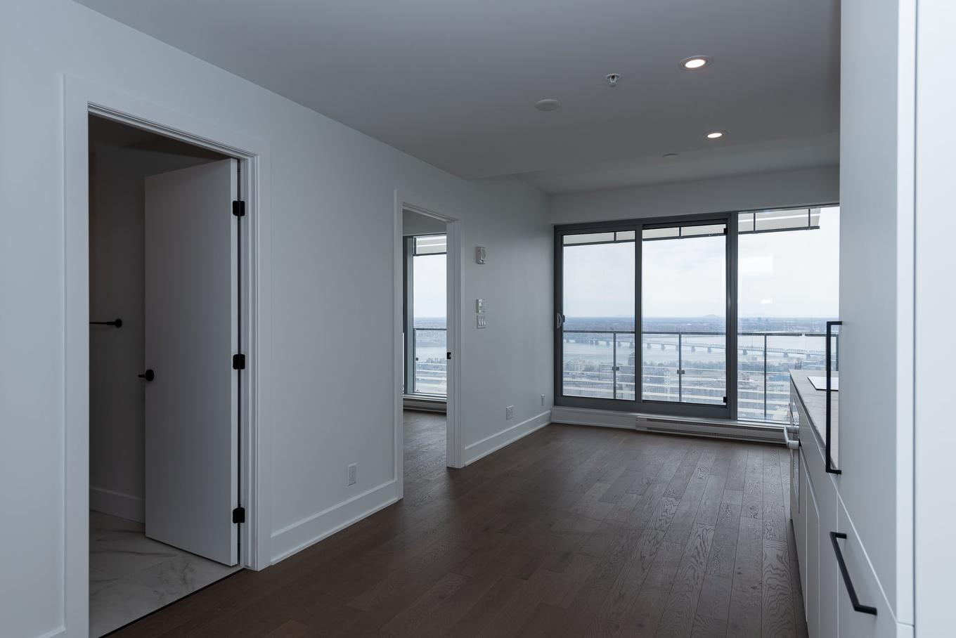 Vue d'ensemble - 2906-720 Rue St-Jacques, Montréal (Ville-Marie), QC - Indoor Photo Showing Other Room