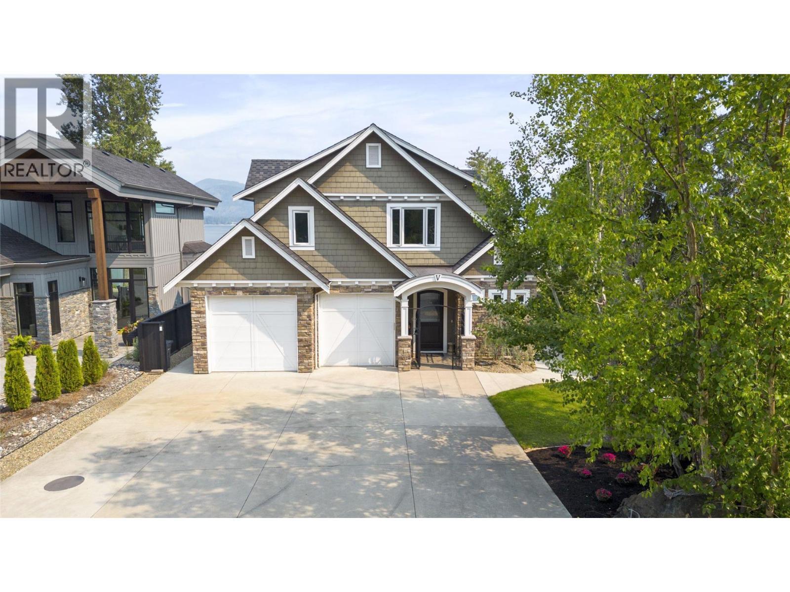 1801 Archibald Road Unit# 5, Sorrento, BC - Outdoor With Facade