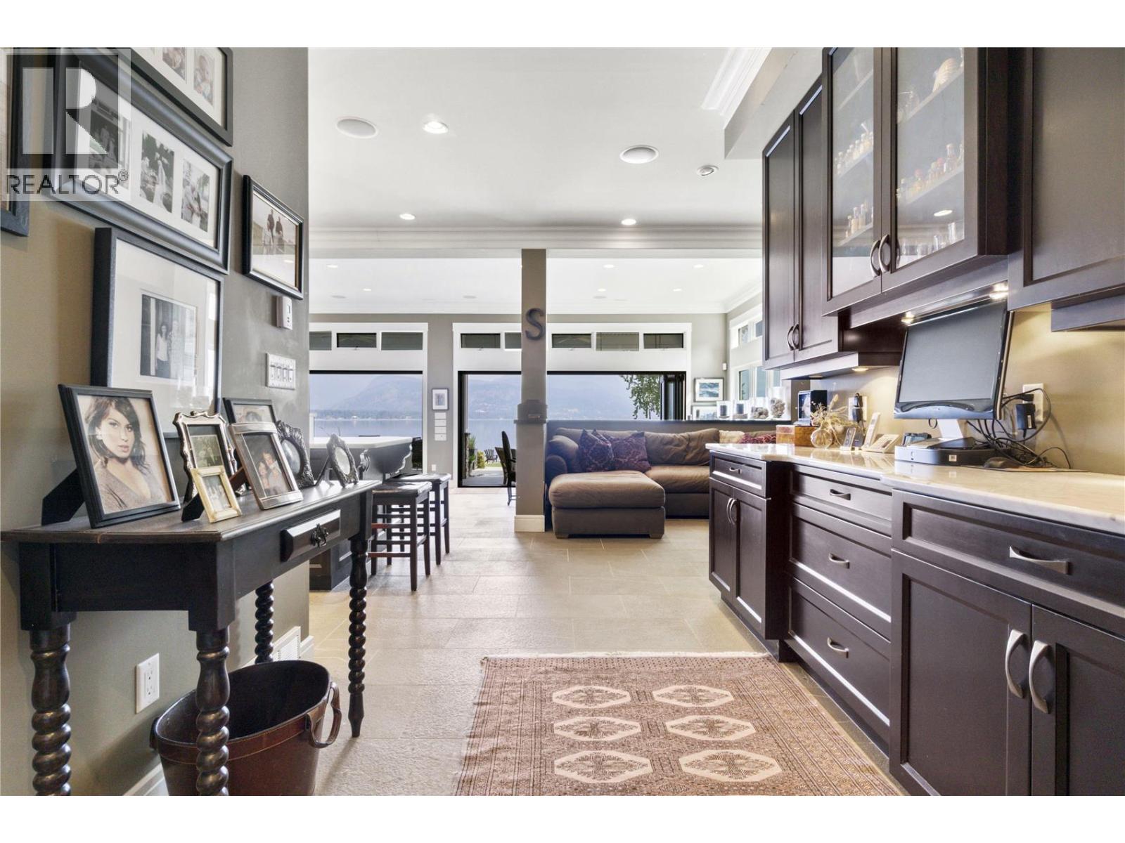 1801 Archibald Road Unit# 5, Sorrento, BC - Indoor Photo Showing Kitchen With Upgraded Kitchen