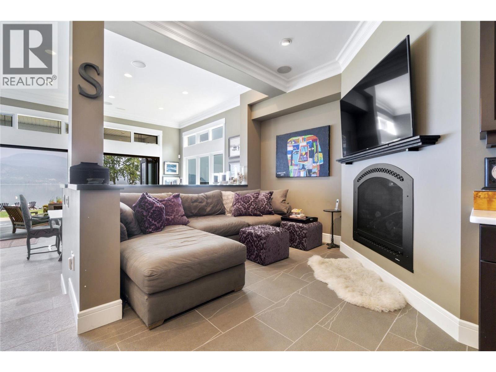 1801 Archibald Road Unit# 5, Sorrento, BC - Indoor With Fireplace