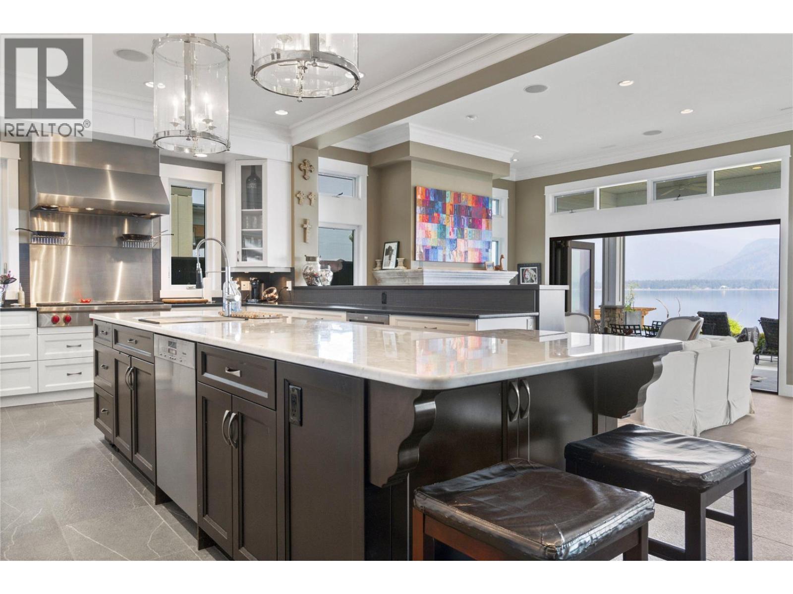 1801 Archibald Road Unit# 5, Sorrento, BC - Indoor Photo Showing Kitchen With Upgraded Kitchen